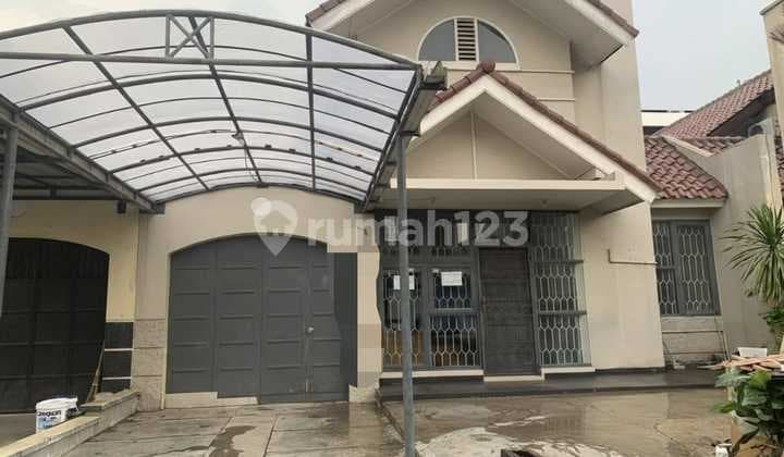 Old House in Alam Sutera Location Greenbelt Lush Environment Comfortable