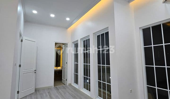 Rumah Baru, Bagus, Modern, di Kayu Putih.Lokasi Strategis