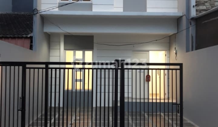 Rumah Baru, Bagus, Murah, 3 Lantai Di Kelapa Gading