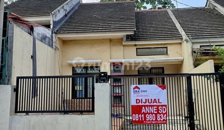 Rumah di jalan utama perumahan Cikeas Gardenia