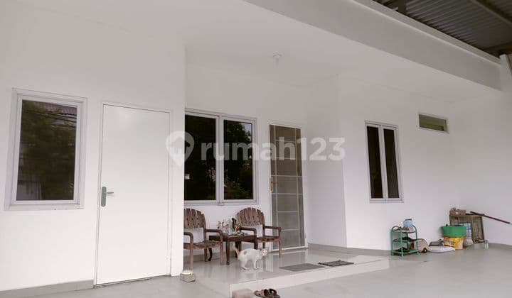 Rumah di lingkungan tenang di kelapa Nias