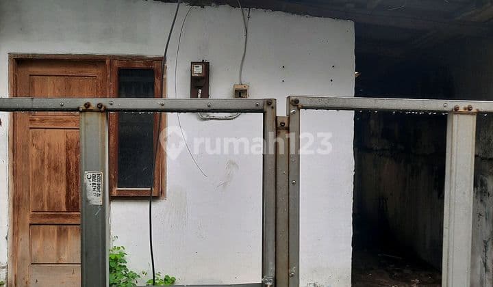 Murah Banget ..... Rumah Tua Row Mobil Kecil/2 Motor Area Jelambar