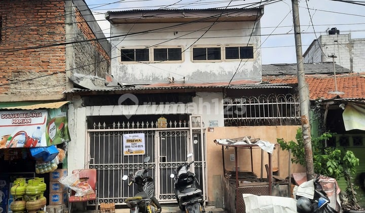 Rumah 2.5 Lantai di Pinggir Jalan Raya di Grogol