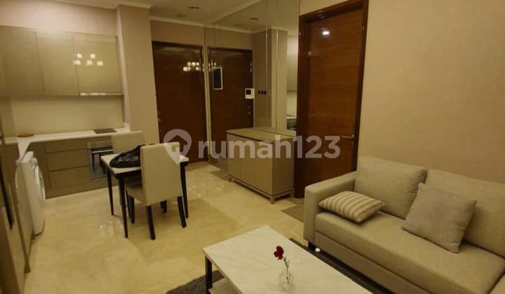 For rent apartment in District 8 SCBD, 3 bedrooms, furnished, size 179 m2, in South Jakarta.