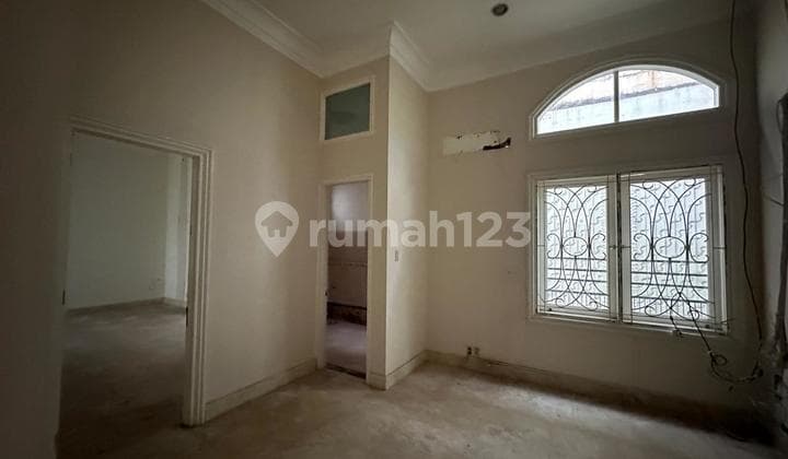 Below market price, 550m2 Permata Hijau house for sale in Kebayoran Baru, South Jakarta