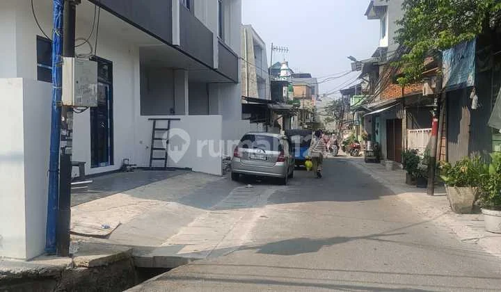 Rumah 3 Lantai 3 Kamar Tidur.di Kemayoran Bebas Banjir Cocok.untuk.usaha