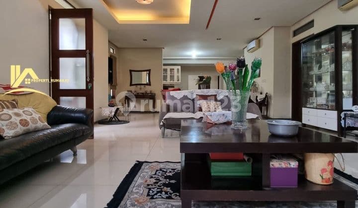 Rumah Sultan Bintaro Hoek dengan Kolam Renang Jarang Ada