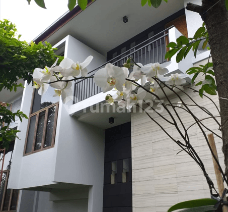 For Sale Semi Furnished Luxury House in The Green, Bsd City