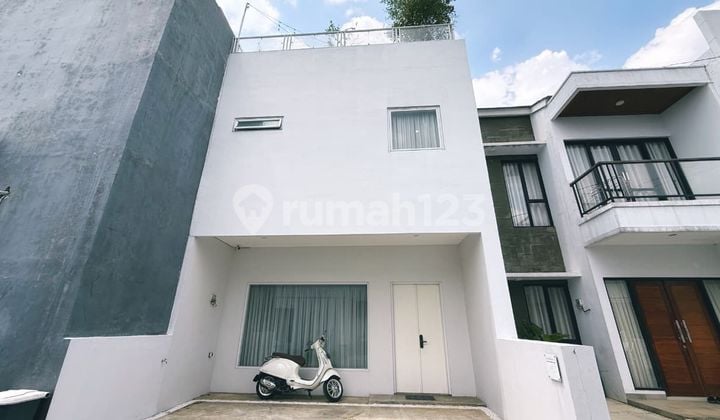 Dijual Rumah 3 Lantai Full Furnish Mb Residence, Cirendeu