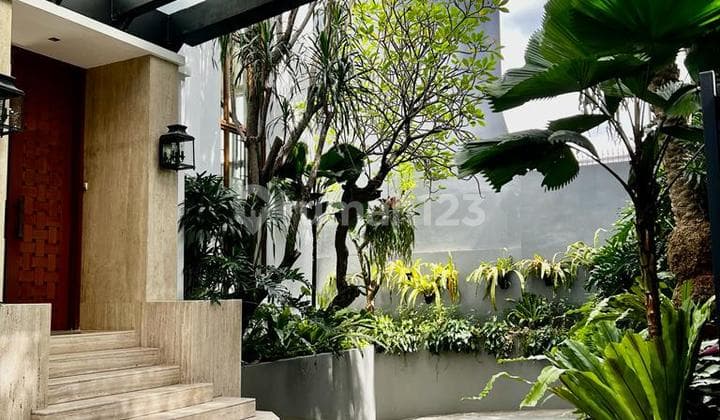 Disewakan Rumah Mewah Kawasan Elit di Menteng