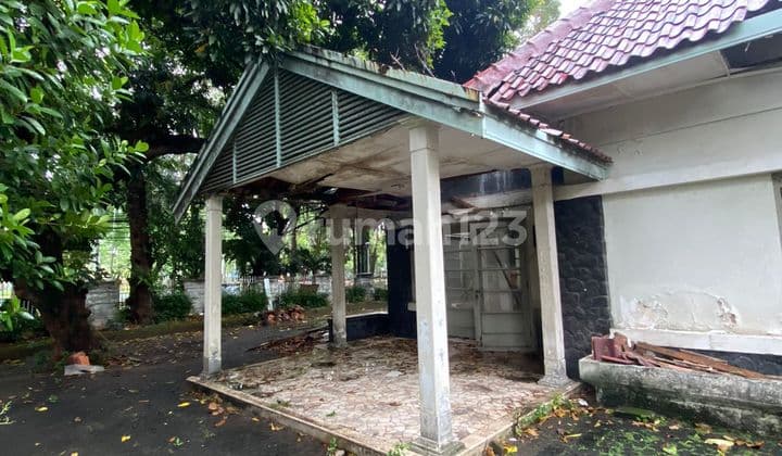 For Sale Old House Quiet Location Corner Position