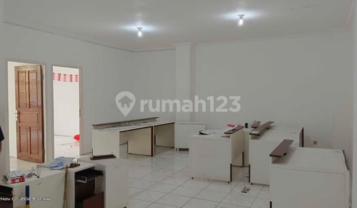 Disewakan Ruko Gandeng 3 Lantai Di Matraman