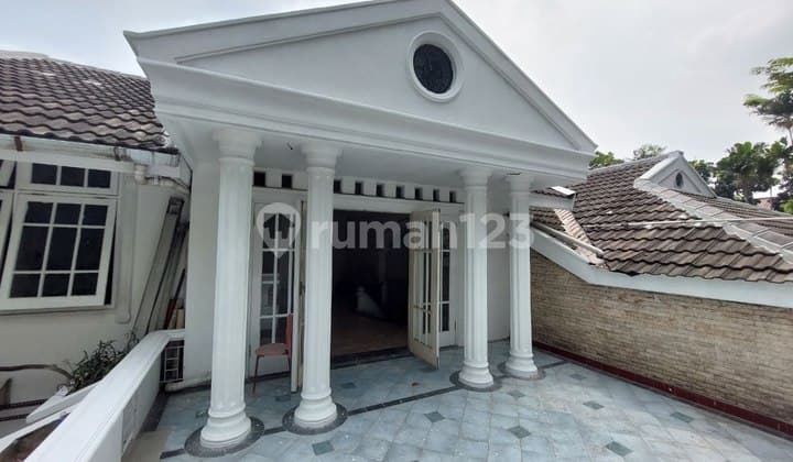 Disewakan Rumah Cantik Posisi Hoek Di Kebayoran Baru