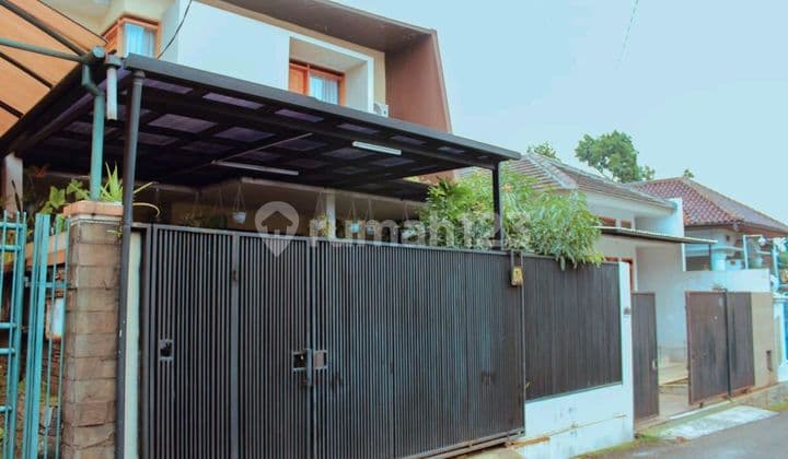 Rumah Minimalis Cantik Siap Huni 2 Lantai Terawat Lingkungan Tenang