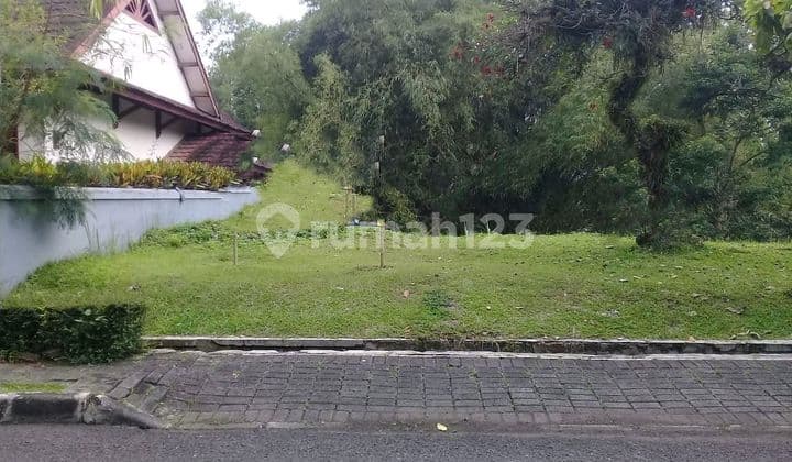 Tanah Jual Siap Bangun Bentuk Downslop Di Parahyangan Rumah Villa