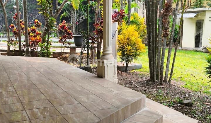 Selling Villa, Zero Land Calculation, Tretes Main Road, Strategic.