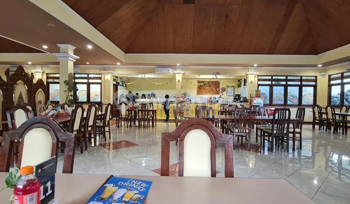 Ruang Usaha Cocok Resto Keluarga Besar Parkir Luas Siap Usaha