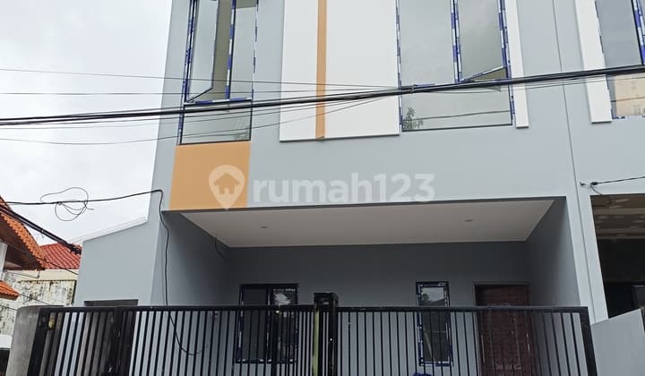 Duri Kepa, Bebas Banjir, Indent, Rumah Baru 3 Lantai Uk. 7 X 13 Hadap Selatan