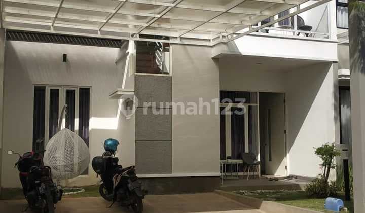 Rumah Dengan Swimming Pool Di Kedaton Bsb City