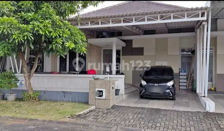 Rumah 1.5 Lantai di Graha Padma