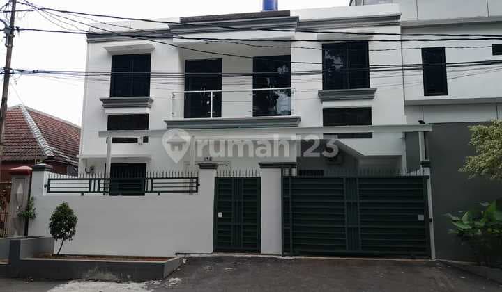 Di Jual Rumah Strategis Dekat Stasiun Tanjung Barat Jakarta Selatan