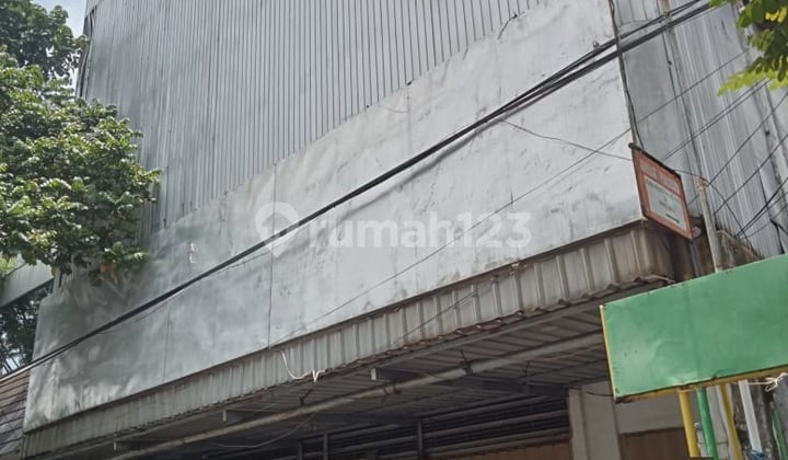 For Rent: 3-Story Shop House on Undaan Wetan Street, Genteng, Surabaya For Rent: 3-Story Shop House on Undaan Wetan Street, Genteng, Surabaya