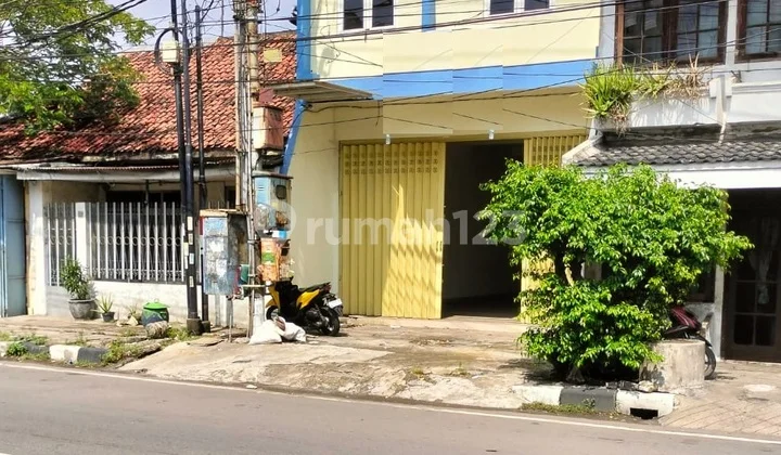 For Rent: Simokerto Street Shop-House, Surabaya For Rent: Simokerto Street Shop-House, Surabaya