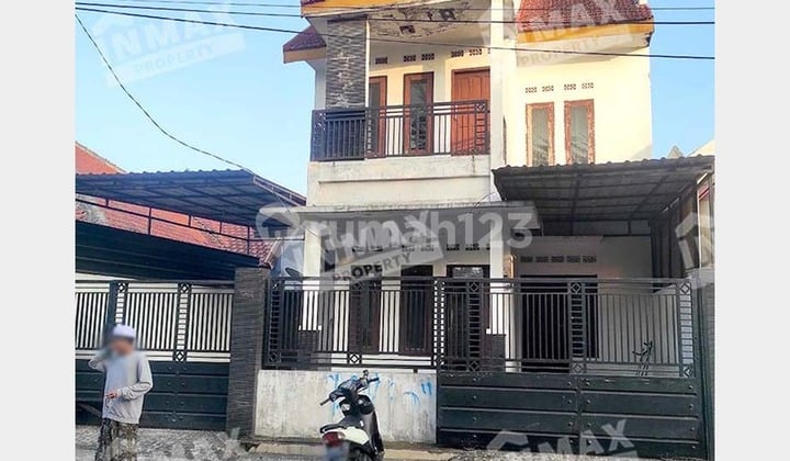 R15aqu Disewakan Rumah 2 Lantai Pusat Kota Malang, Dekat Area Komersial