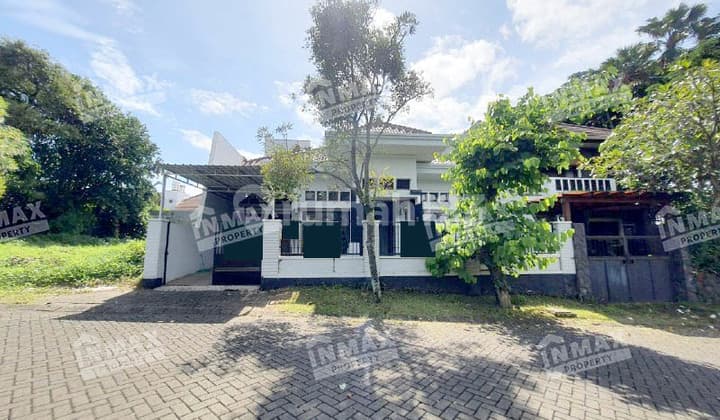 R02evi Disewakan Rumah 2 Lantai Full Furnished Riverside Malang