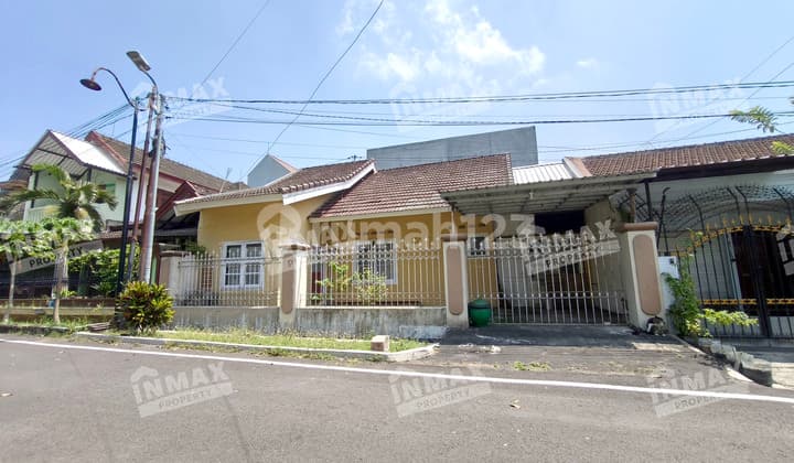 S15ari Rumah Depan Taman Daerah Borobudur Dekat Hwa Ind & Suhat