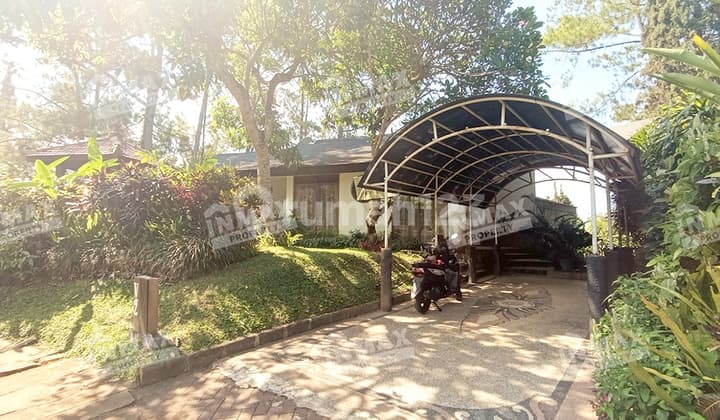 S31dan Rumah Villa Posisi Depan di Batu 2 Lantai Dekat Jatim Park 1