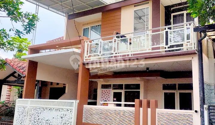 S61 3-Story Well-Maintained House with Rooftop at Taman Sulfat, Malang