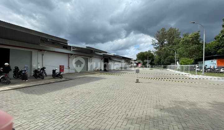 Gudang Strategis di Cikokol Dekat Pintu Tol Kota Tangerang