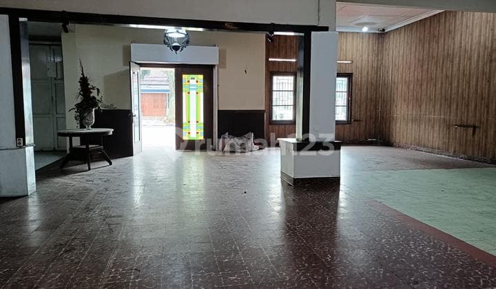 Tempat Usaha Cocok untuk Resto / Kantor Dijual di Pajajaran