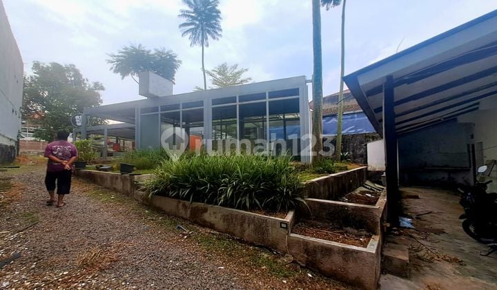 Tempat Usaha dengan Parkiran Luas di Sayap Tubagus Ismail Bandung