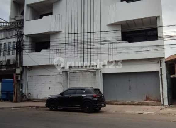 3-Storey Shop House / Warehouse for Sale on Main Sudirman Road, Bandung