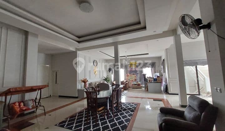 Rumah dengan Gor Badminton Dijual di Padasuka Bandung