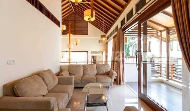 Villa Mewah dengan Kolam Renang Dijual / Disewa di Dago Pakar