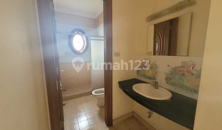 Large Rare Comfortable Huk House in Kelapa Gading
