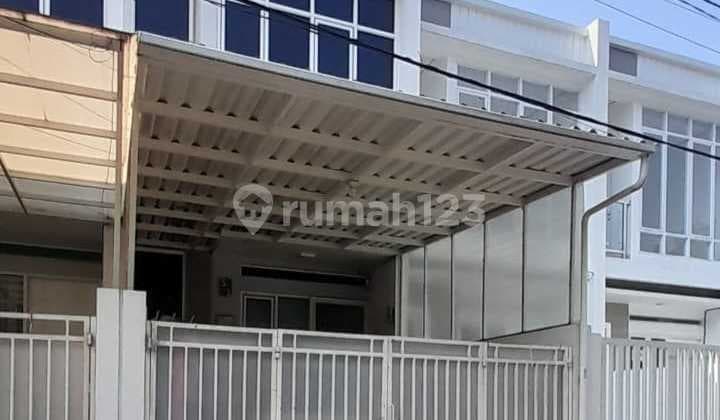 Rumah Minimalis Rapi 3 Kamar, 2 Lantai di Kelapa Gading