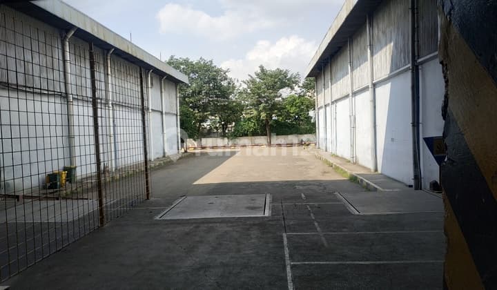 Ready-to-Use 5000m² Warehouse Dock in Cakung