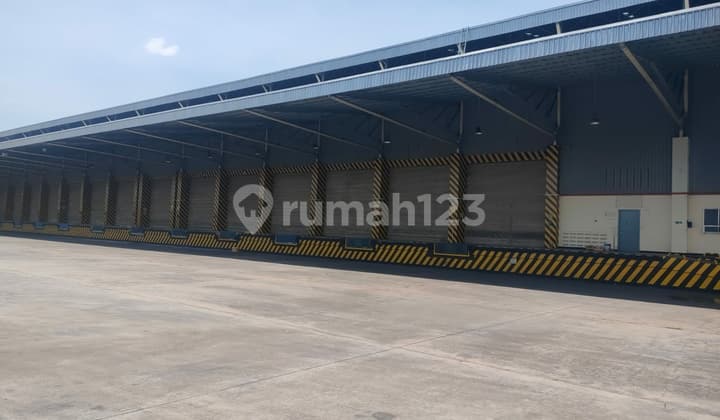 Warehouse Loading Dock Area 10,000 M² in Cakung Area