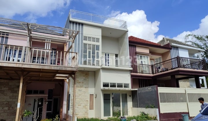 Rumah Villa Eksklusif Dau Malang, Dekat Kampus Ternama