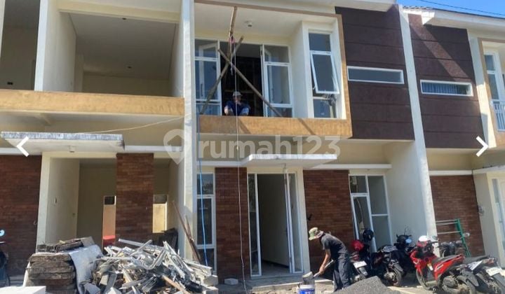 VILLA DENGAN BANGUNAN MODERN COCOK UNTUK DI SEWAKAN
