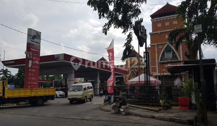 Spbu Strategis Jakarta Barat, Fasilitas Kafe, Mushola , Bengkel dan Kios Kios.