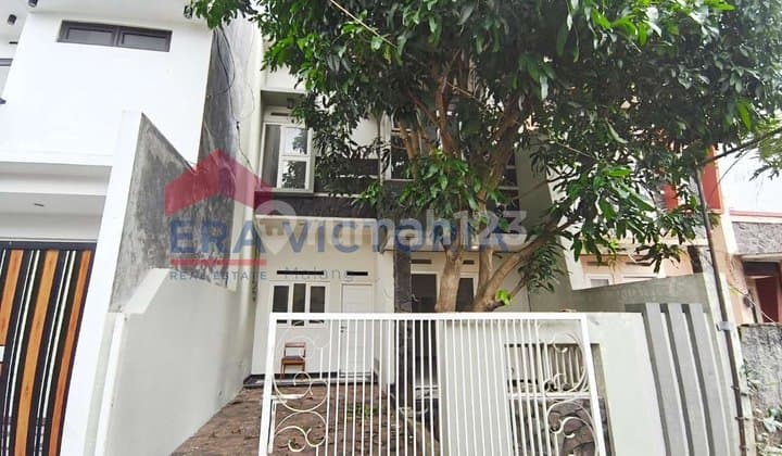 Ready-to-occupy 2-story house near Blimbing Market.