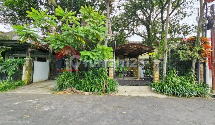 Rumah 3 Lantai Cocok untuk Keluarga Besar Lokasi Sangat Strategis