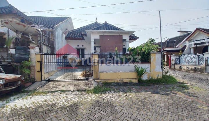 Rumah Pojok Siap Huni di Jalan Ikan Ikan