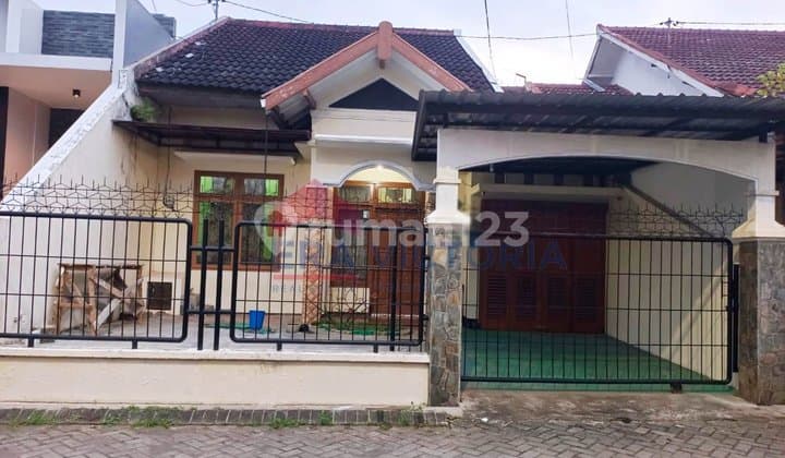 Rumah Besar 1.5 Lantai Cocok untuk Hunian Keluarga Besar atau Usaha Kost di Tidar