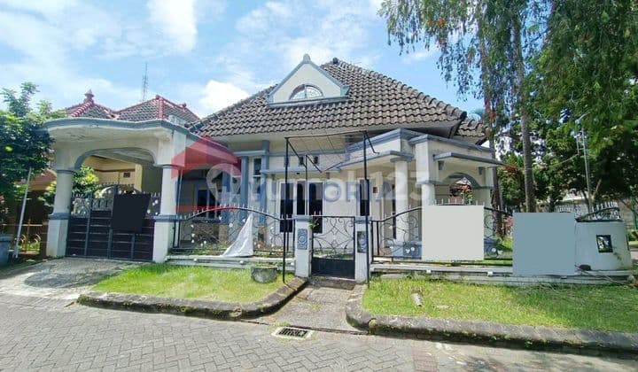Rumah Mewah Siap Huni Lokasi Strategis Dekat Pusat Bisnis dan Kuliner